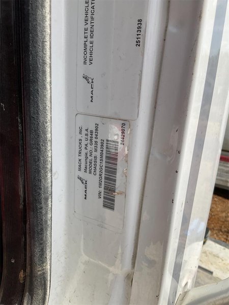 2025 Mack GR64B 1M2GR2GC1SM043902