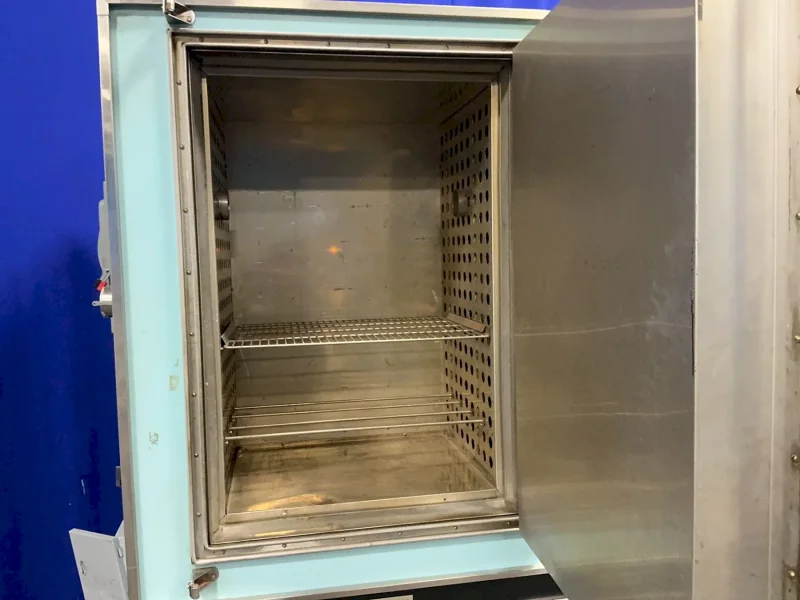 BLUE M 650* F / 343* C ELECTRIC OVEN  -  POM-336B-1