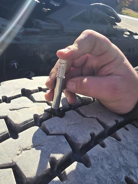 PETERBILT 567 - Trucks