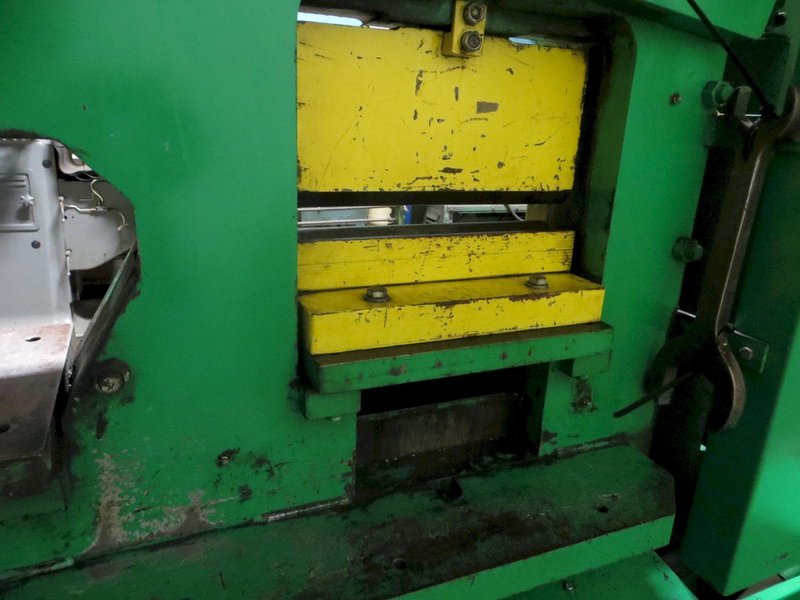 125 Ton Unihydro Hydraulic Ironworker Model P125-24