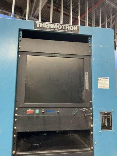 THERMOTRON INDUSTRIES 28” X 28” X 30” CHAMBER ENVIRONMENTAL TEST CHAMBER W/ SHAKER  -  FX-12-CHV-5-5