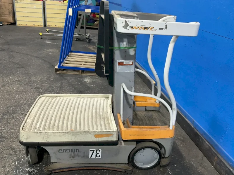 CROWN 300 LBS WAVE WORK ASSIST VEHICLE LIFT  -  WAV50-118