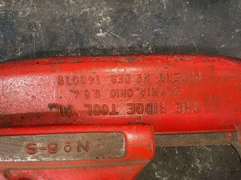 THE RIDGE TOOL COMPANY PIPE CUTTER   -  6-2