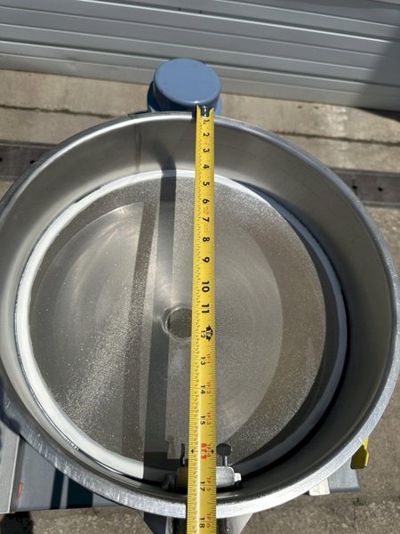 18" 3490 RPM Uras Vibrating Screener