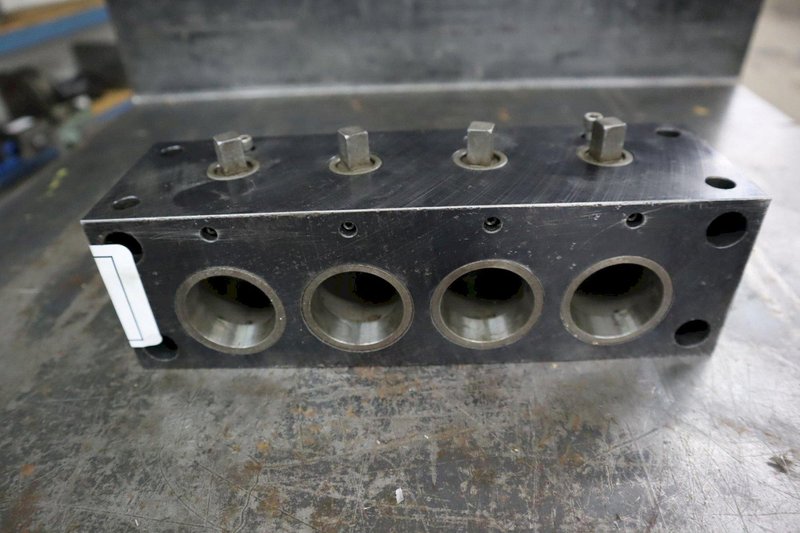 5C Collet 4 Place Manual Locking Fixture Block- Auction Item