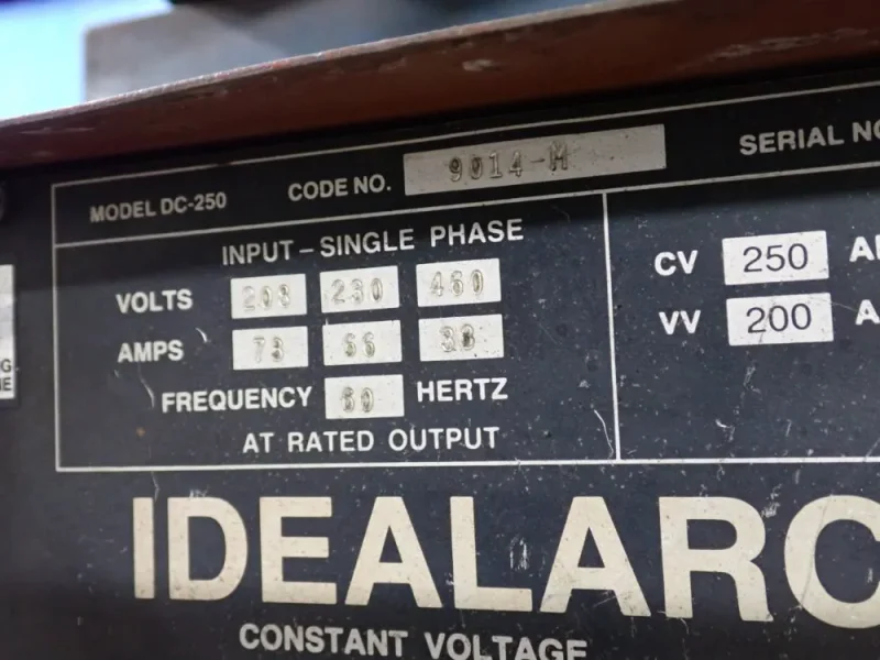 LINCOLN 250 A WELDER   -  DC-250