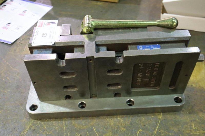 Kurt 3600V 6" machine Vise, Mounted Horizontally Onto Plate, Steel Jaws, Handle- Auction Item
