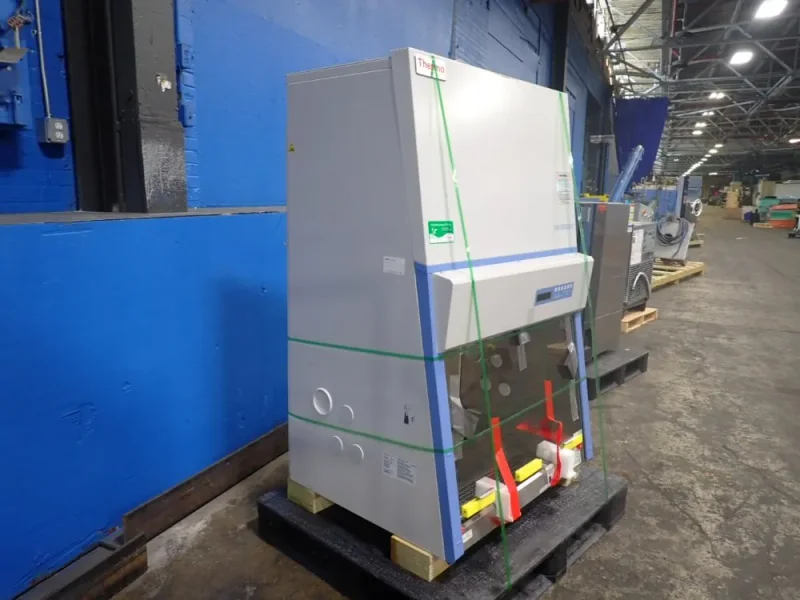 THERMO FISHER SCIENTIFIC 22" X 34" X 22" BIOLOGICAL SAFTEY CABINET   -  1323