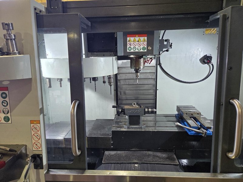 Haas VF-2 CNC VMC, 2022 – Haas HRT210 4th Axis Rotary with Tailstock, Wireless Probing, Rigid Tap, Chip Auger