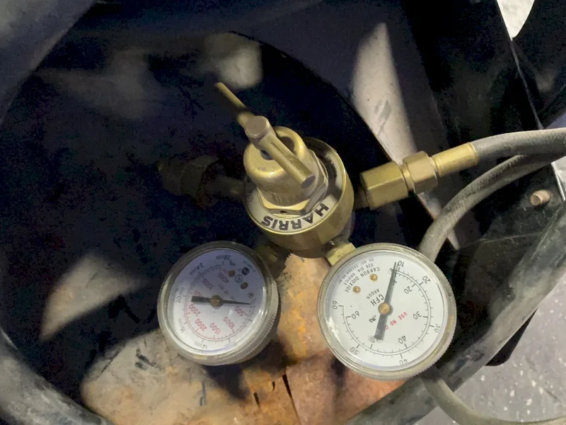 LINCOLN ELECTRIC 250 A WELDER  -  POWER MIG 255