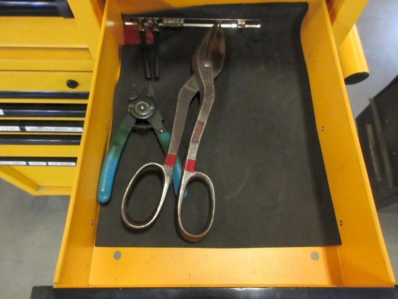 Dewalt 11-Drawer Rolling Tool Chest with Top and Bottom Units and Contents- Auction Item