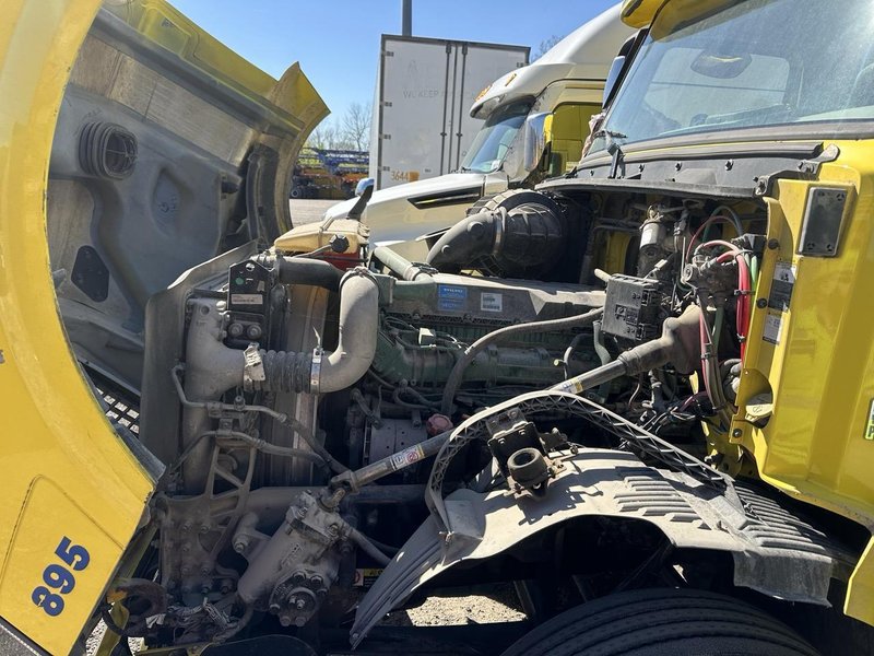 Volvo VNL Day Cab Semi Truck, 2017 – Volvo D13, I-Shift, Air Ride