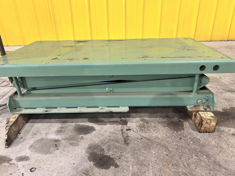 40" X 20" 660 LBS BISHAMON MODEL #X30SBI HYDRAULIC LIFT TABLE, 110V: STOCK #20977