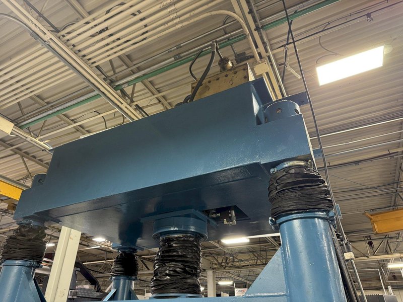 100 TON DAKE 18-255 HYDRAULIC 4 POST SPOTTING PRESS. STOCK # 0889925