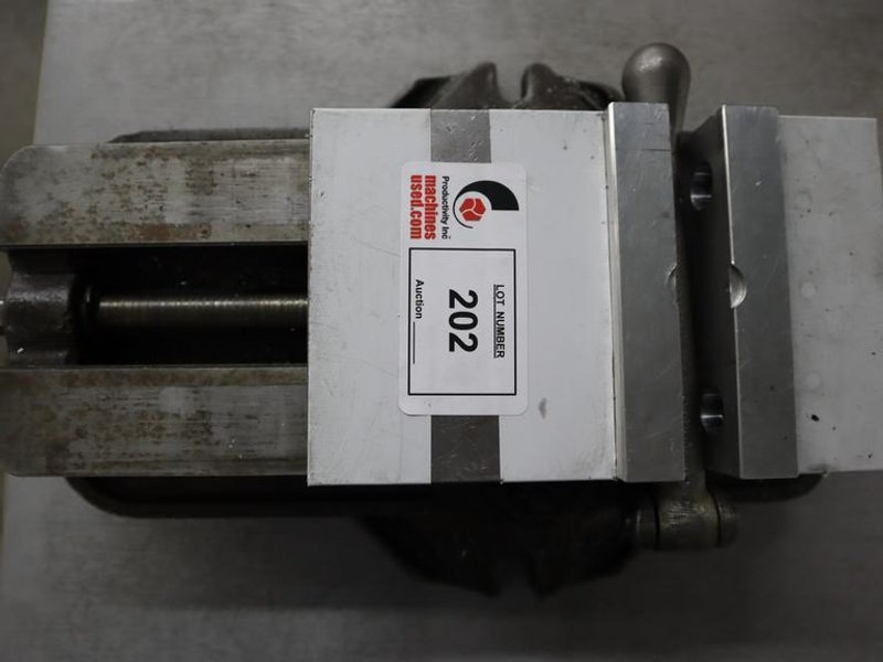 Kurt D-675 6" Machine Vise with Swivel Base, Aluminum Soft Jaws and Handle- Auction Item