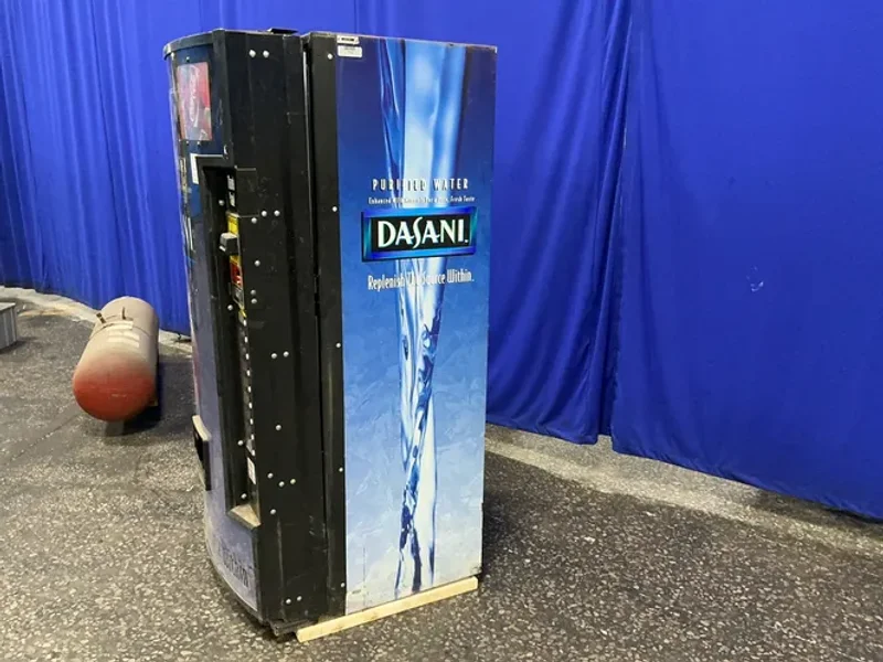 9 SLOTS DRINK VENDING MACHINE