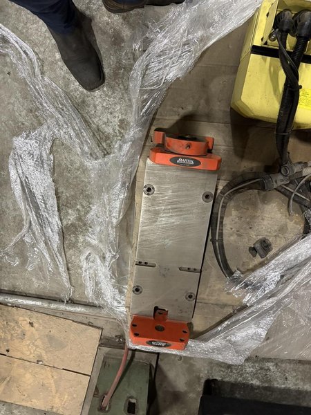 Hyundai Wia KF5600II VMC, 2022 – Under Power, Tooling Included, 113 Hours