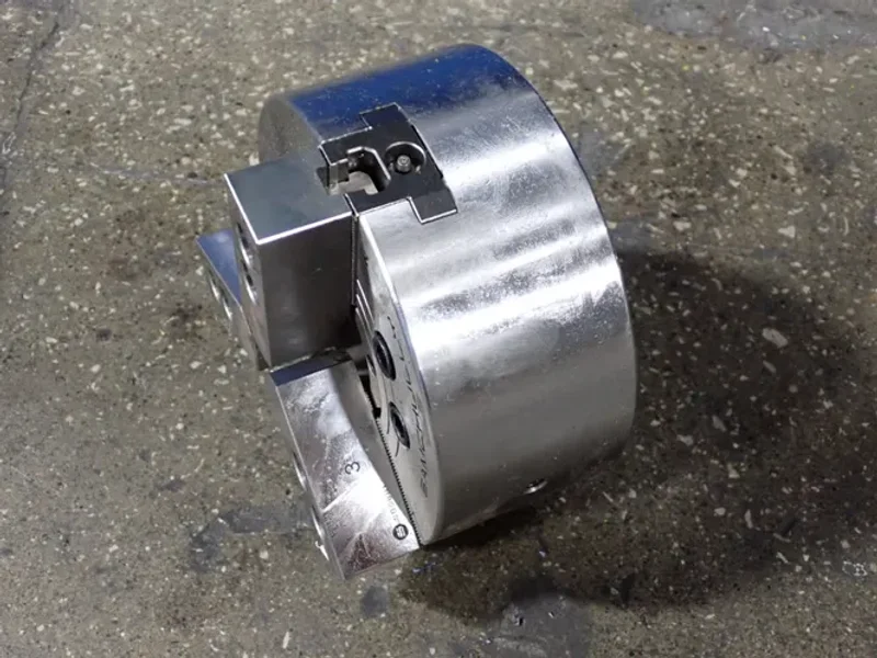 SAMCHULLY 9" 9" 3 JAW CHUCK  -  MH-208BVI