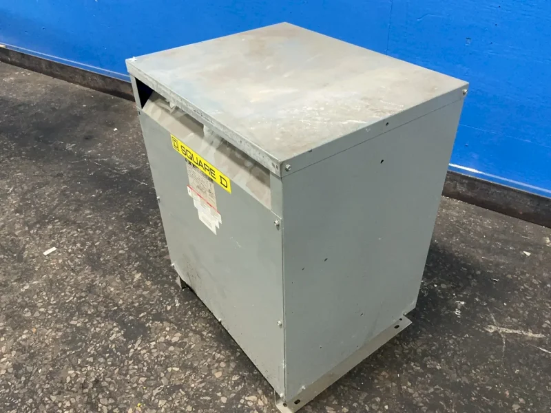 SQUARE D 112.5 KVA TRANSFORMER  -  EE112T3H