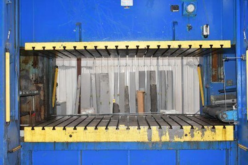 500 ton Komatsu Model E2P 500 Straight Side Metal Stamping Press For Sale, Year 1988 - Reconditioned