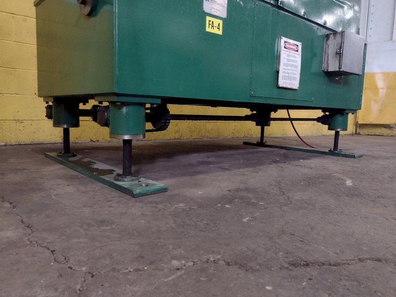 24" TRIAD DESIGN &amp; MFG FEEDER: STOCK #17013