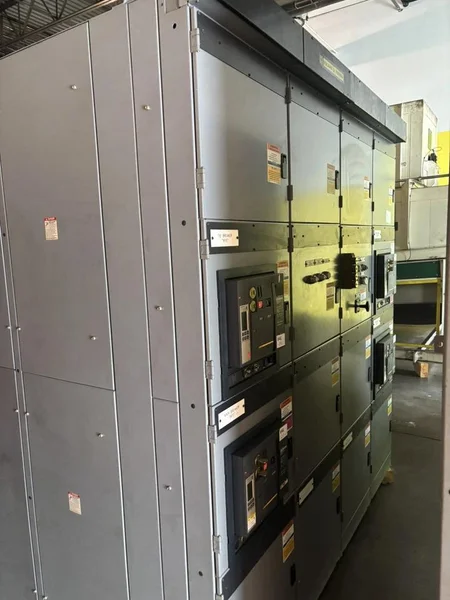 Square D 1600 Amp 2200v 700v 50ka Delta Wye Main Breaker Switchgear