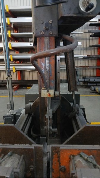 18″ x 22″ HEM V100LA-3 Automatic Tilting-Head Vertical Band Saw, 2004 – Under Power