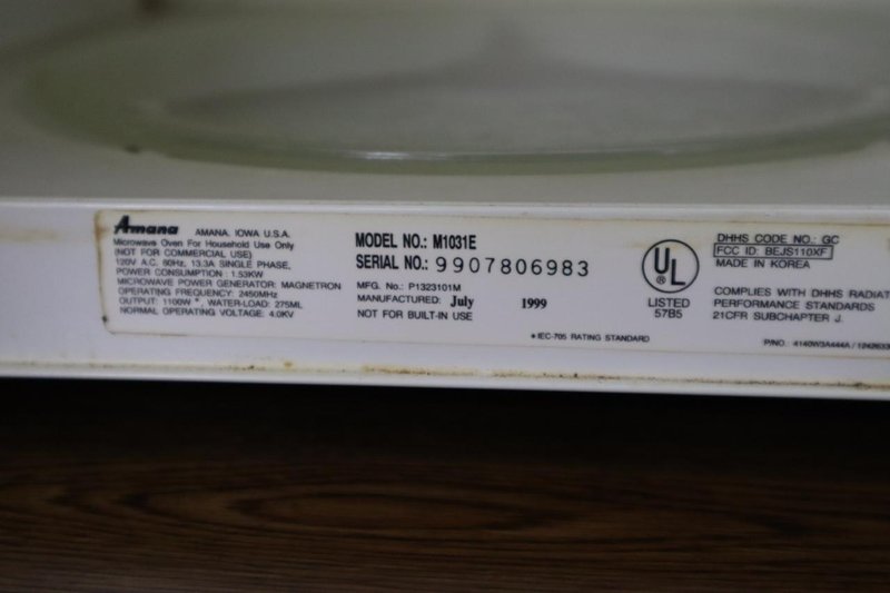 Amana Turntable Microwave with Wooden Hutch- Auction Item