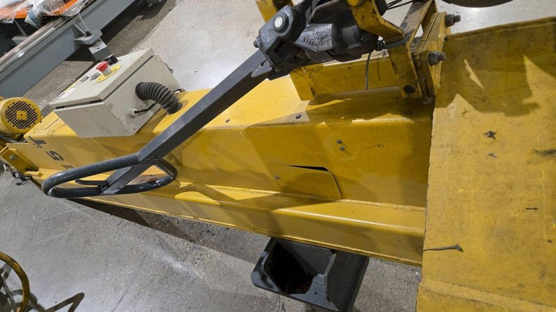 SEFAC M120BF2000 15 TON VEHICLE LIFT USED