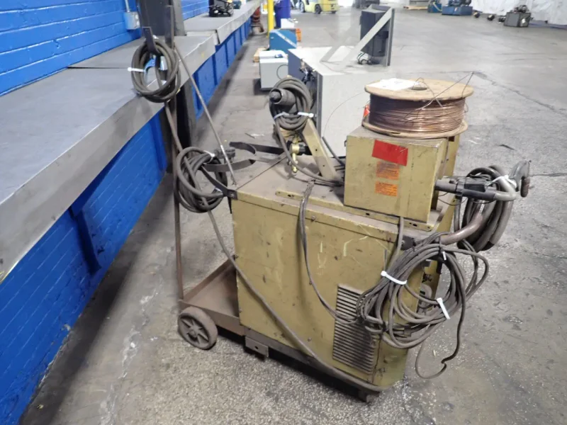HOBART WELDER  -  FABRICATOR