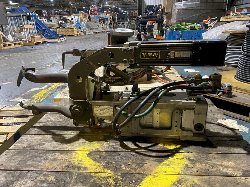 MILCO 665-12003-51 Pinch Type Weld Gun USED