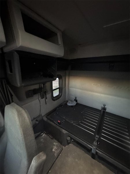 2020 Freightliner Cascadia 1FUJHHDV3LLLC1684