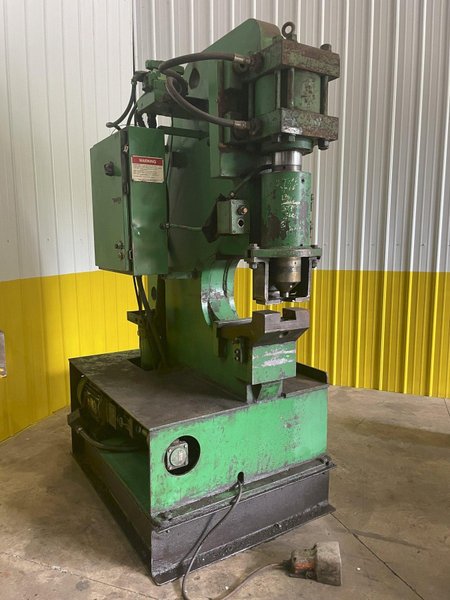 125 TON HILL ACME MODEL #7 SINGLE END HYDRAULIC PUNCH: STOCK #14713