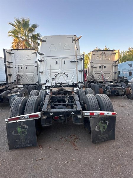 2019 Freightliner Cascadia 1FUJHHDR5KLKM7237