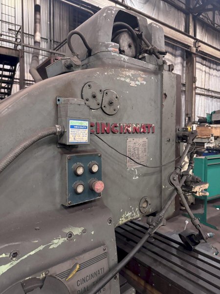 #210-17 CINCINNATI VERTICAL MILL: STOCK 64301