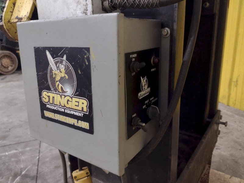 1,250 LB STINGER MODEL #P-1250 PIPE WELDING POSITIONER WITH 30" GRIPPER CHUCK : YOBRO #25215