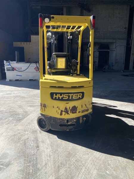 Hyster E70XN Electric Cushion Tire Forklift, 2021 – 7,000 lb Capacity, Sit-Down Rider (2)