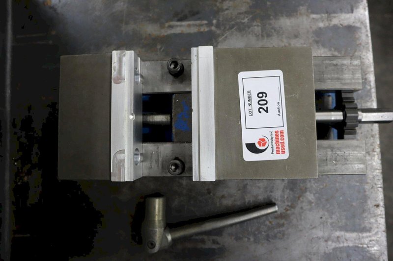 Kurt 3600V 6" Machine Vise, Side or Flat Mounting, with Aluminum Jaws and Handle- Auction Item
