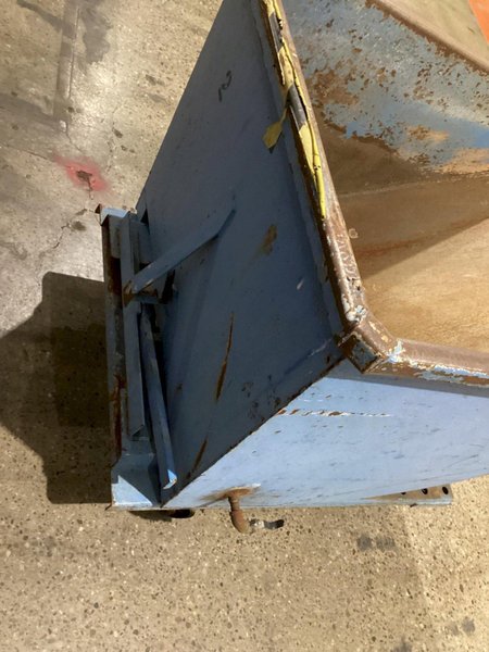 SELF DUMPING HOPPER USED