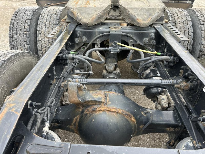 International LF687 Sleeper Truck, 2016 – 1.1 Million Miles – Cummins ISX – Tandem Axle Highway Tractor