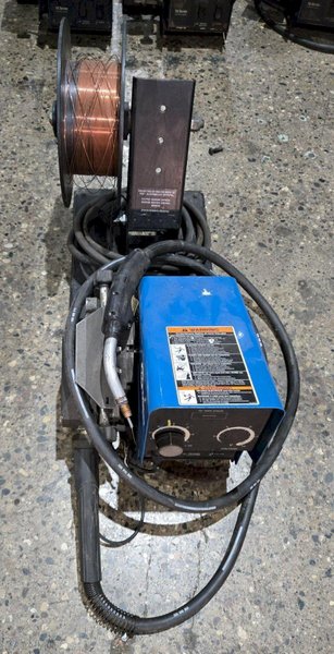 MILLER 70 SERIES WIRE FEEDER WITH GUN USED