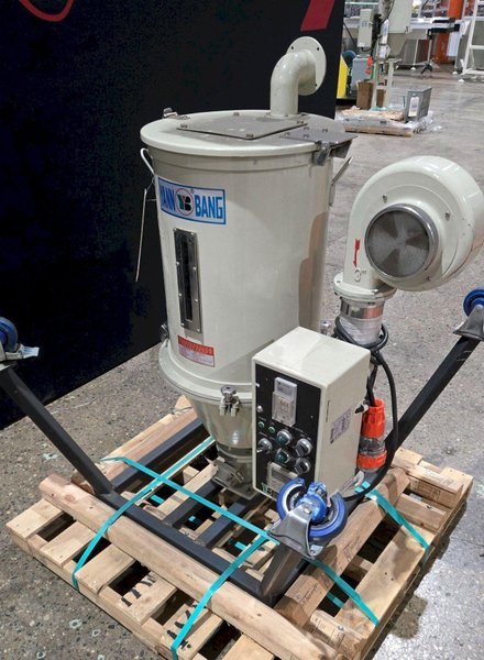 YANN BANG HD-T-50-3L HOPPER DRYER USED/DAMAGED CASTER 415V
