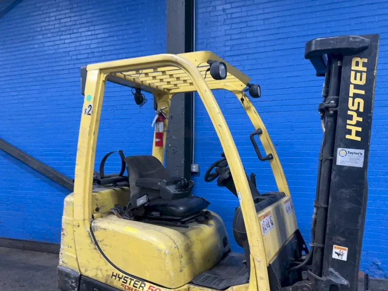 HYSTER 4800 LBS PROPANE FORKLIFT  -  S50FT