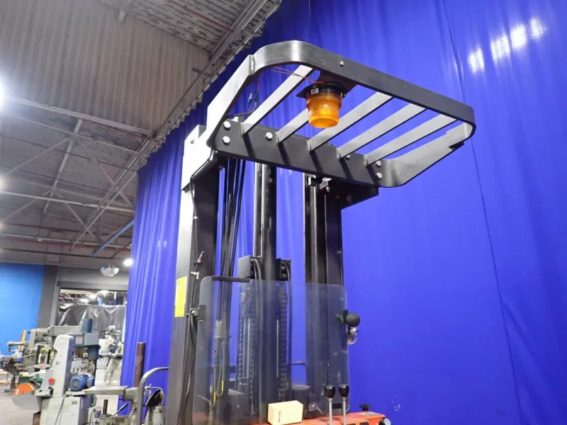 RAYMOND 3000 LBS ELECTRIC ORDER PICKER   -  20I-R30TT