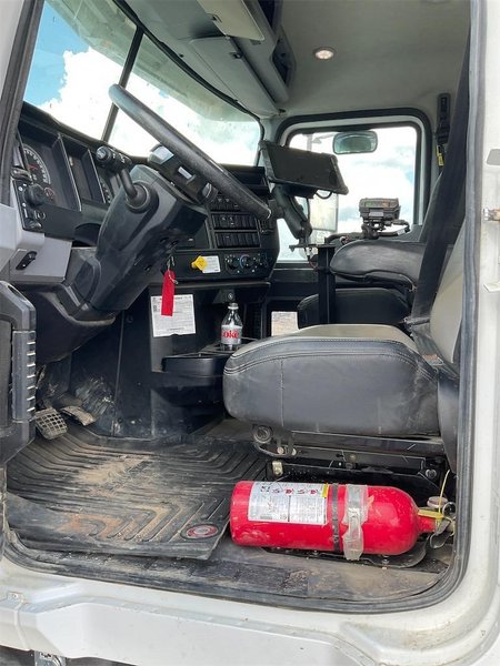 2025 Mack GR64B 1M2GR2GC1SM043902