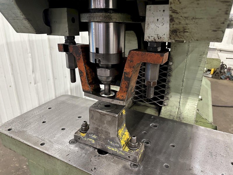 140 TON PIRANHA model P11-140 HYDRAULIC IRONWORKER : STOCK #77765