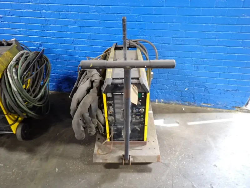 ESAB WELDER  -  WARRIOR 500 CC/CV