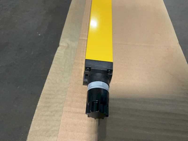 SICK 19 M SCANNING RANGE SAFETY LIGHT CURTAIN SENDER  -  C40S-0703DA010