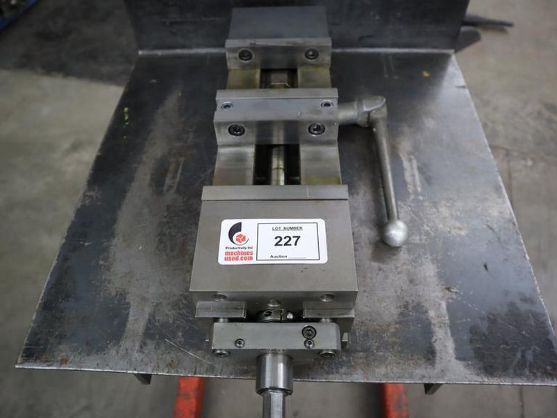 Kurt DL-600 Double Lock 6" Machine Vise with Hard and Handle- Auction Item