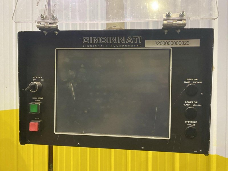 175 TON X 10' CINCINNATI MASTER HYDRAULIC CNC PRESS BRAKE WITH UPGRADED TOUCHSCREEN CONTROLS: STOCK 12997
